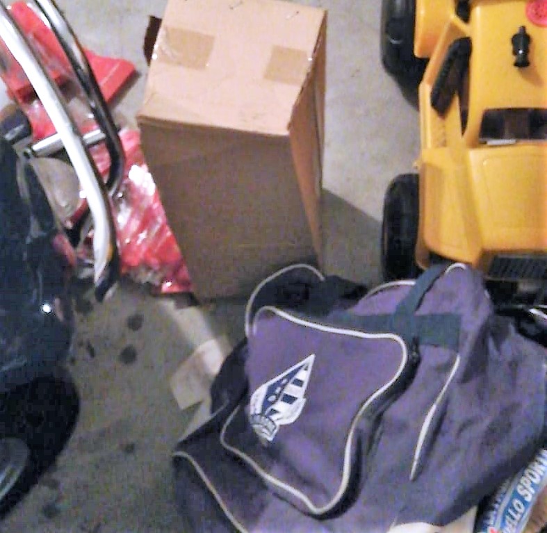 Visita notturna dei ladri, presi di mira i garage