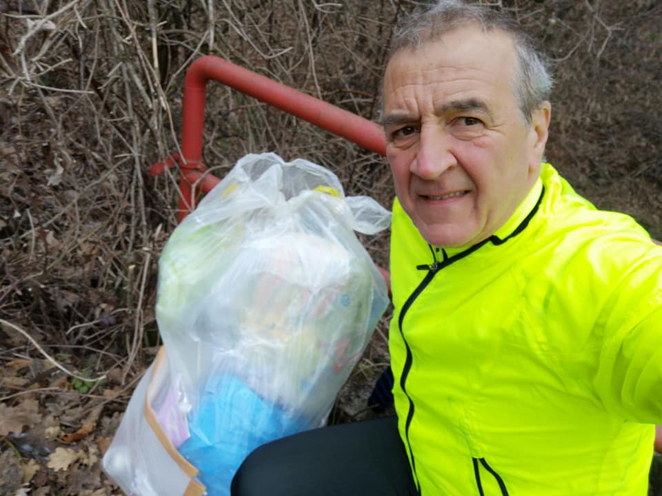 Anche di domenica mattina il sindaco di Besana fa… Plogging