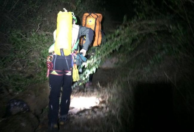 Due minorenni precipitati in un dirupo sul Baradello. Salvati
