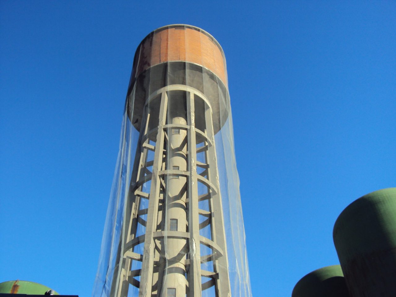 “Velata” la torre del vecchio acquedotto