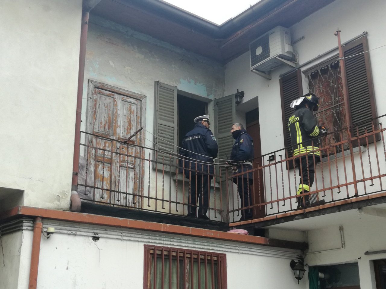 Anziano trovato morto in casa a Seregno FOTO