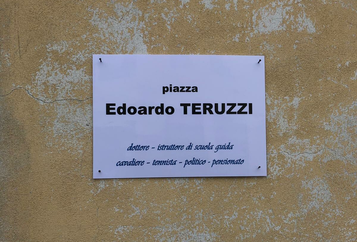 In attesa delle decisioni di Padreterno e Comune, ci pensano i concittadini a dedicargli una piazza