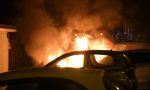 Auto in fiamme in via Iseo a Monza FOTO E VIDEO