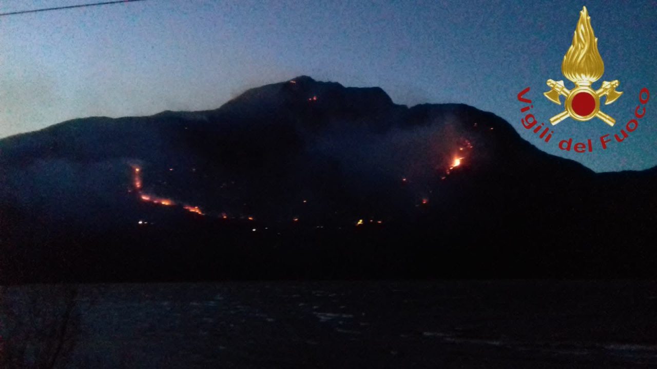 Allerta vento codice rosso nel Comasco per rischio incendi