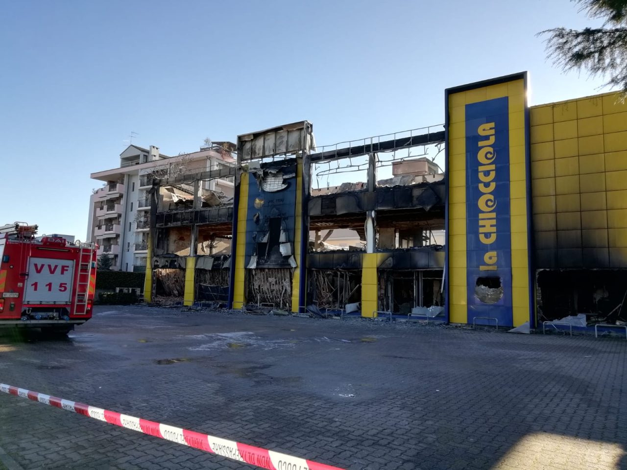 Incendio a Varedo | Fiamme domate e Monza Saronno aperta al traffico
