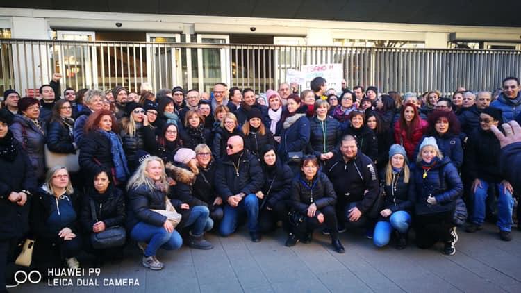 Dipendenti Superdì protestano in Regione Lombardia