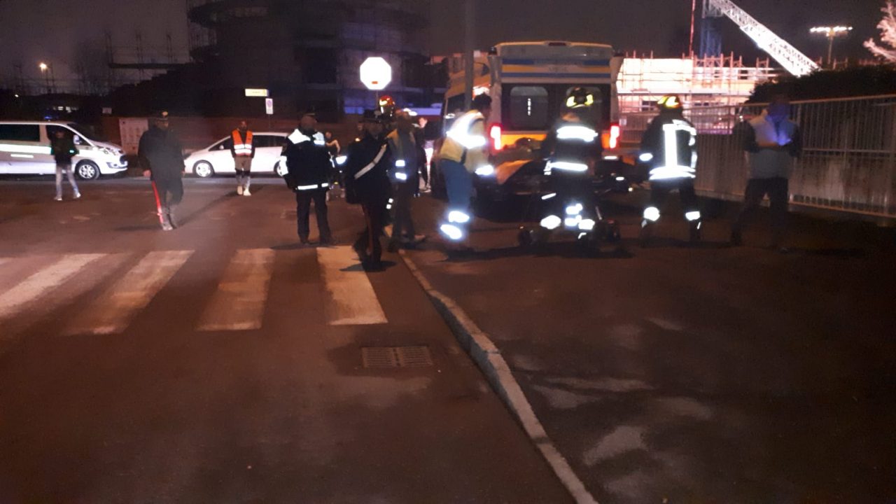 Protesta in cantiere a Bovisio gli operai sono scesi dalla gru