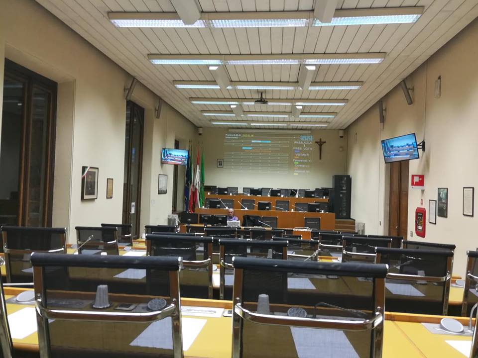 “Pianista” in Aula, bufera in Comune – VIDEO