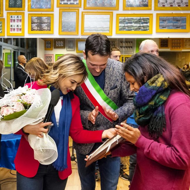 Ceriano Laghetto dà la tessera della Lega a Rajae Bezzaz di Striscia la Notizia