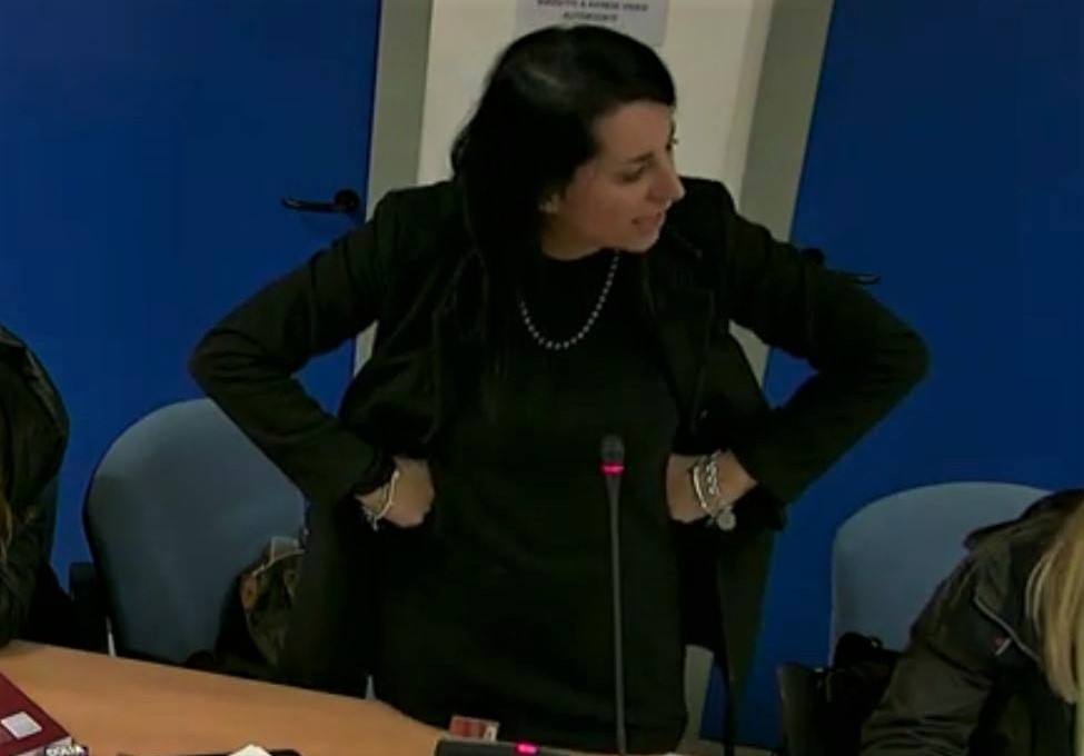 A Seregno la consigliera diventa “una verginella addolorata” VIDEO