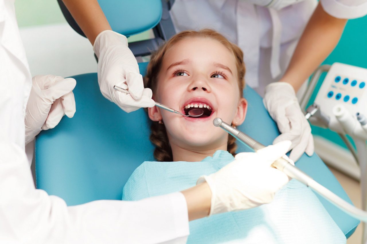 Prima visita dal dentista, come preparare i bambini?