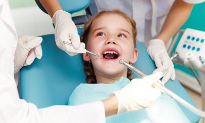 Prima visita dal dentista, come preparare i bambini?