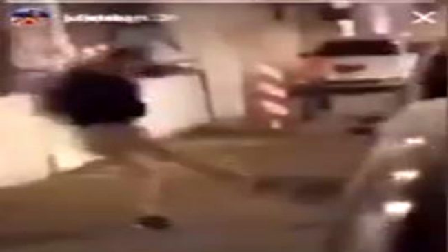 Gallina presa a calci a Padova: caccia ai bulli VIDEO