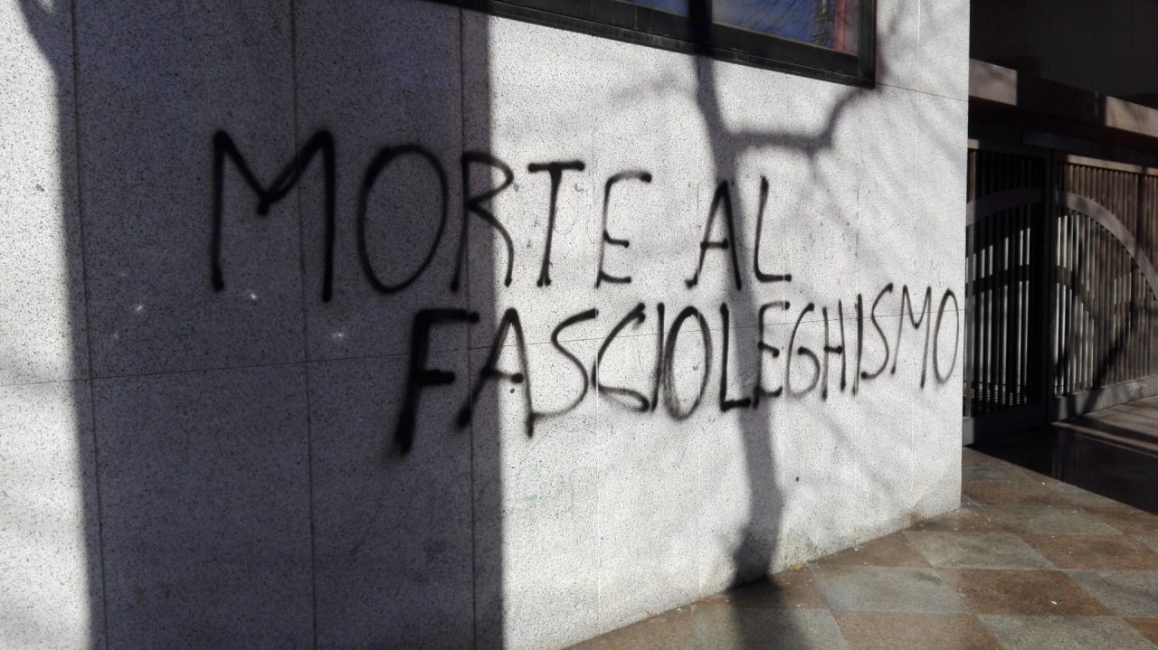 Murales antifascisti contro CasaPound e Governo: “Morte al fascioleghismo”