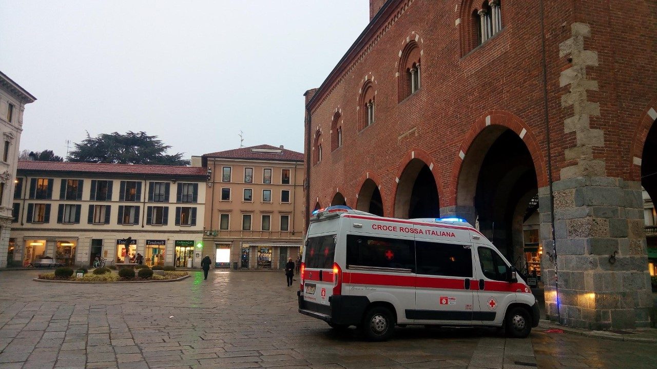Diciannovenne colta da malore in centro Monza: è grave