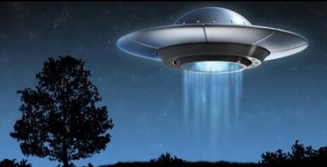 “Allarme Ufo” nei cieli del Nord Milano, ma era solo un aereo a bassa quota