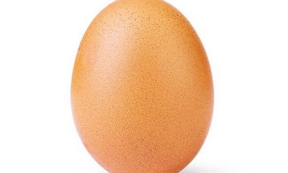 Cos’è questa storia della foto dell’uovo che ha stabilito il record mondiale di like su Instagram