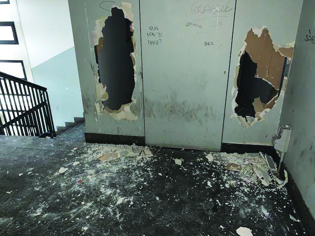 Vandali scatenati in piazza Marconi a Vimercate