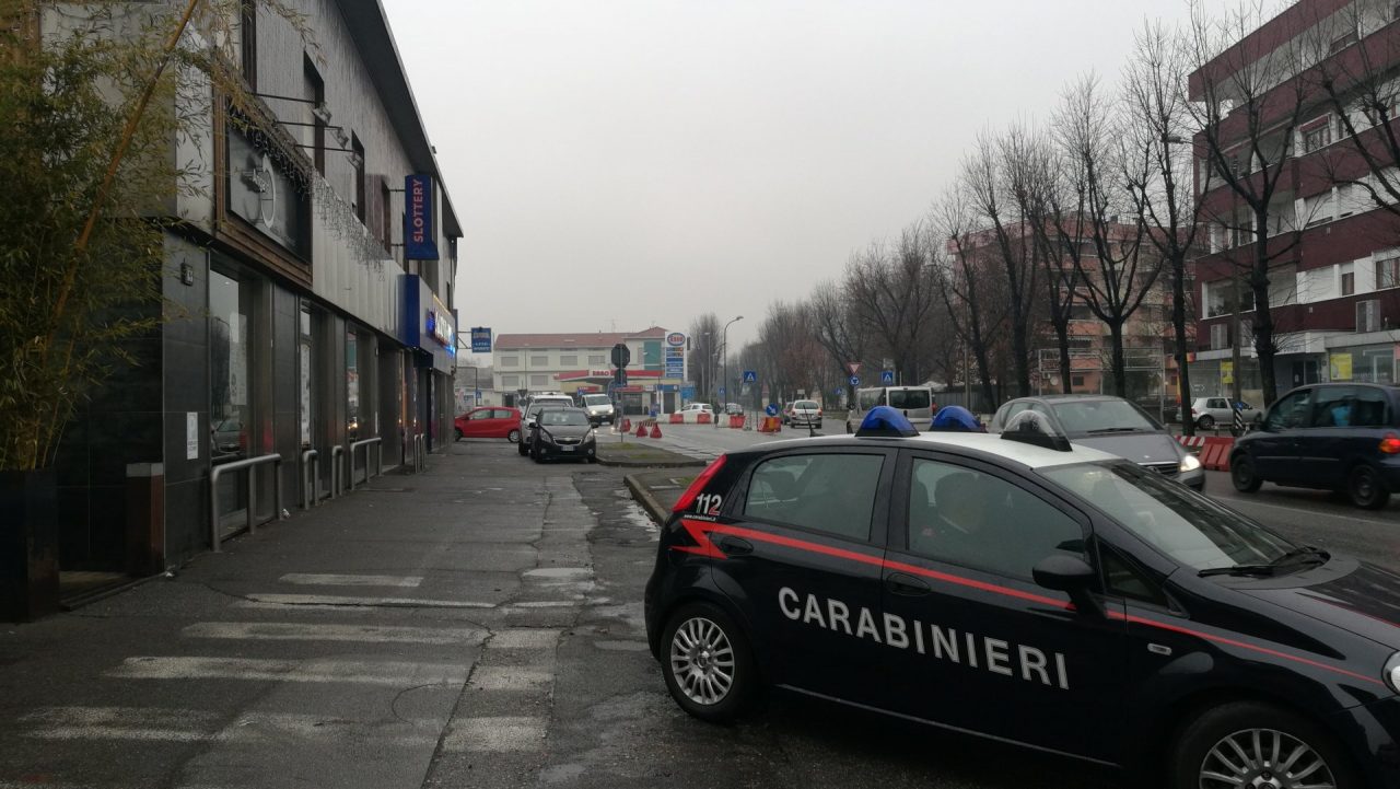 Rapina la sala slot ma si ferisce e lascia tracce di sangue