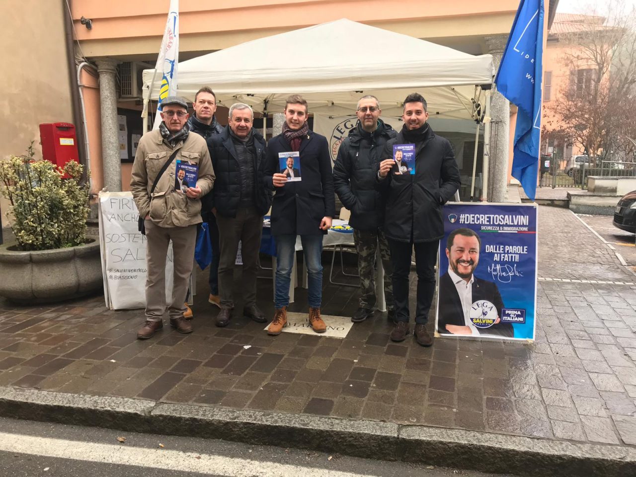 Gazebata a Biassono a sostegno di Salvini