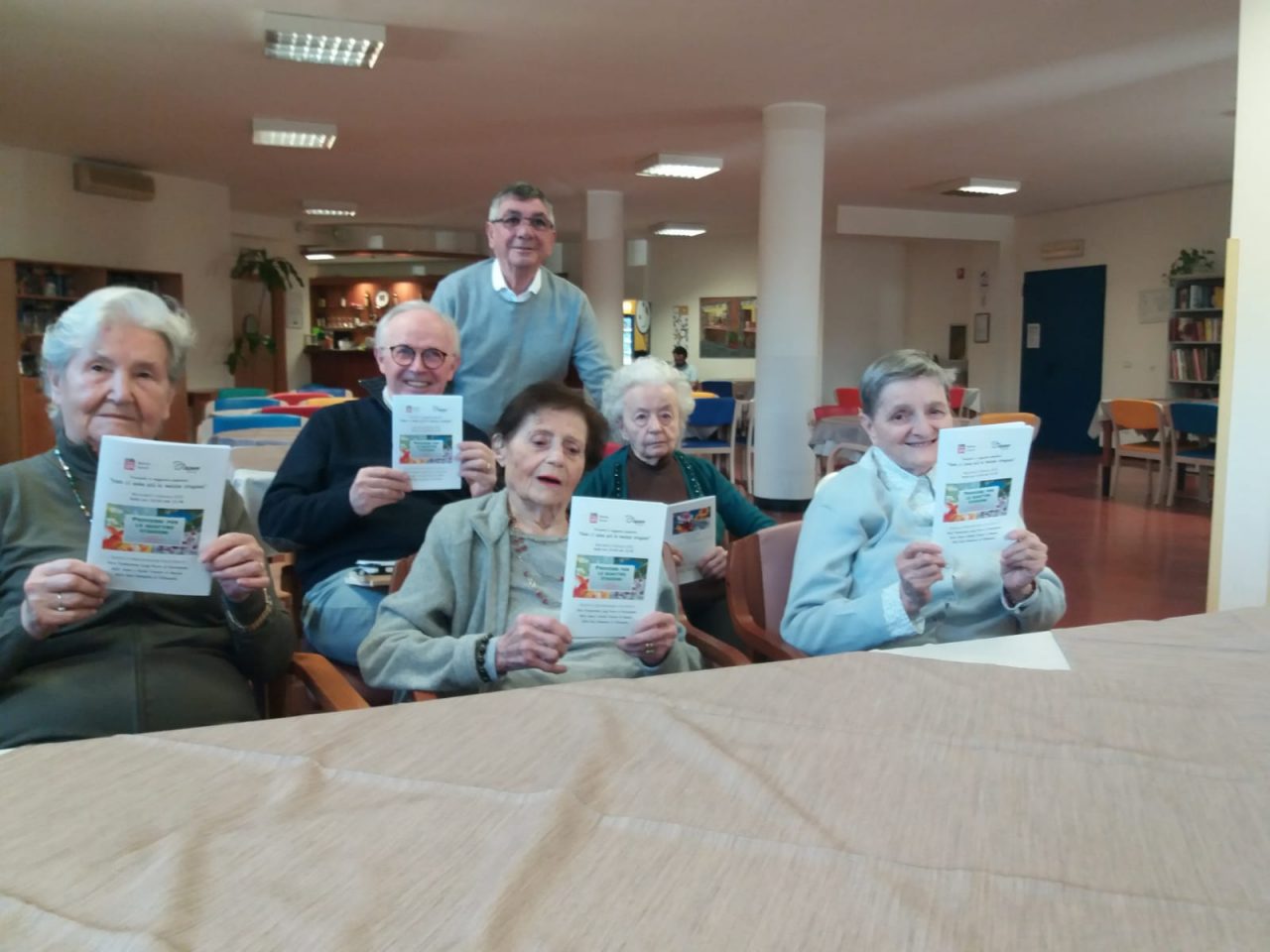 “Tuttinpiazza” a Villasanta, le videochiamate tra anziani continuano