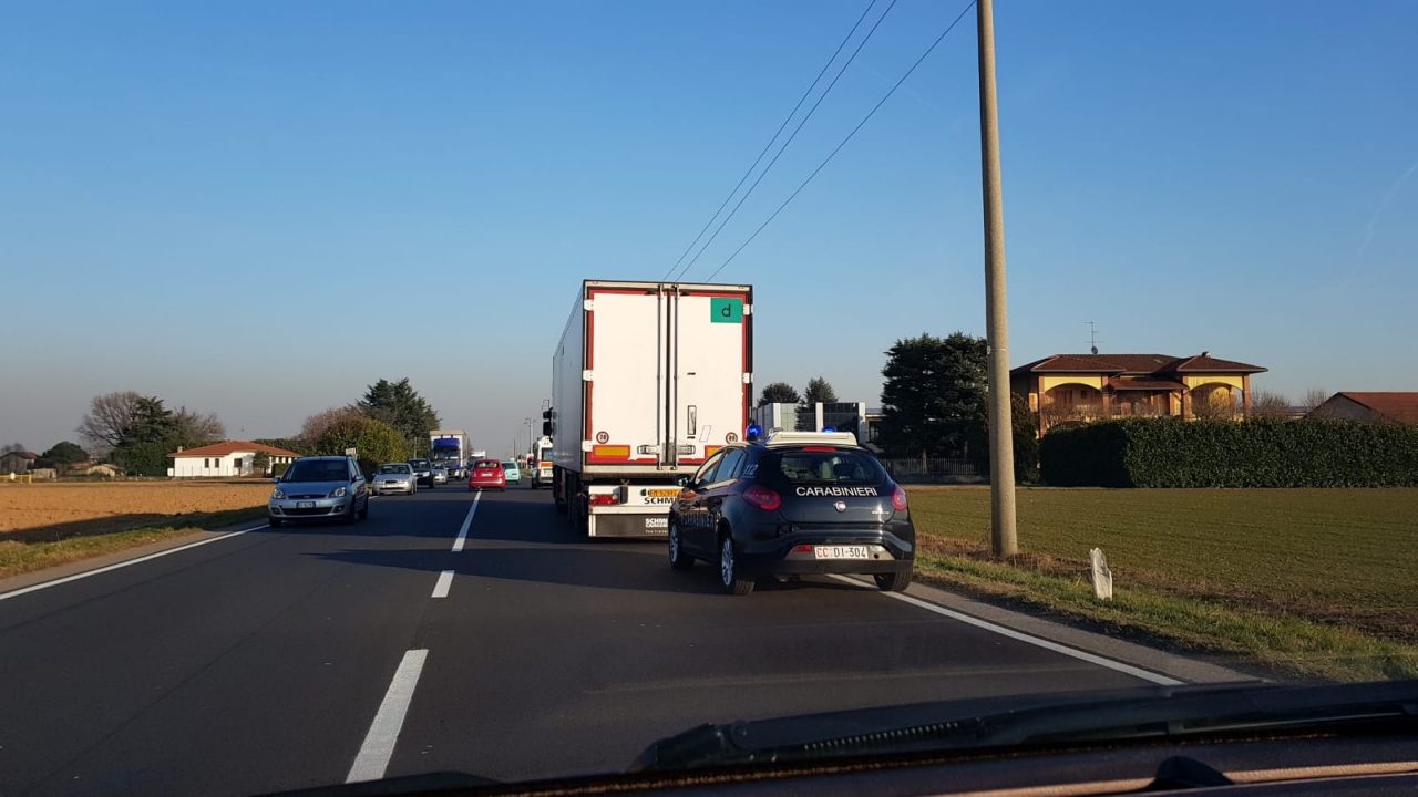 Zuffa sul camion in movimento, arrivano carabinieri e 118