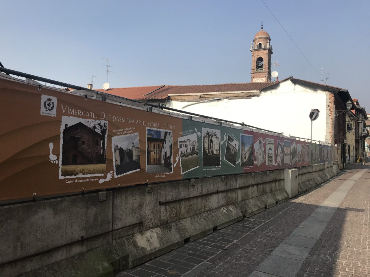 Cantiere abbandonato, cartoline per coprire lo scempio