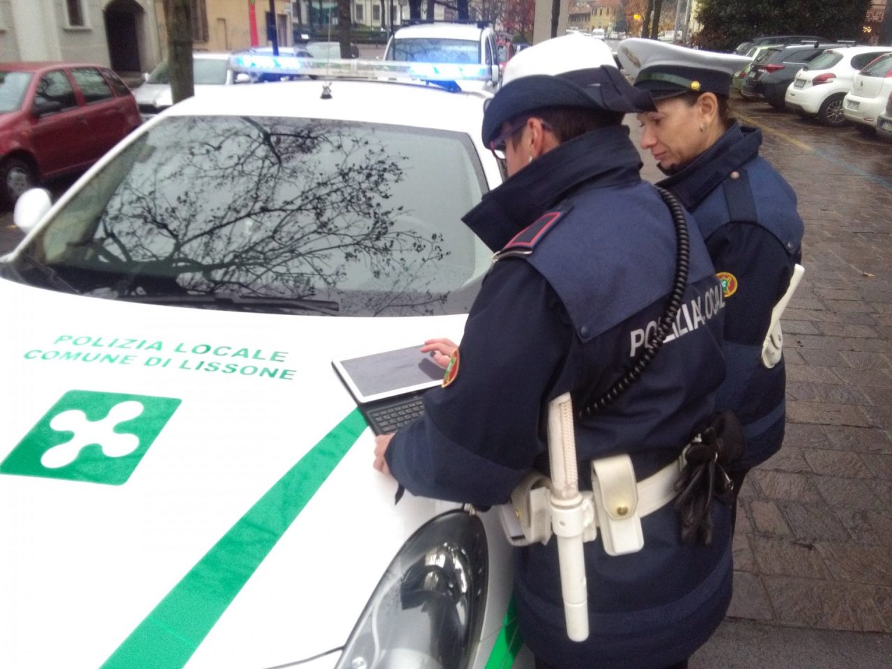 Sicurezza sulle strade, controllati quasi 300 veicoli: in due al volante ubriachi