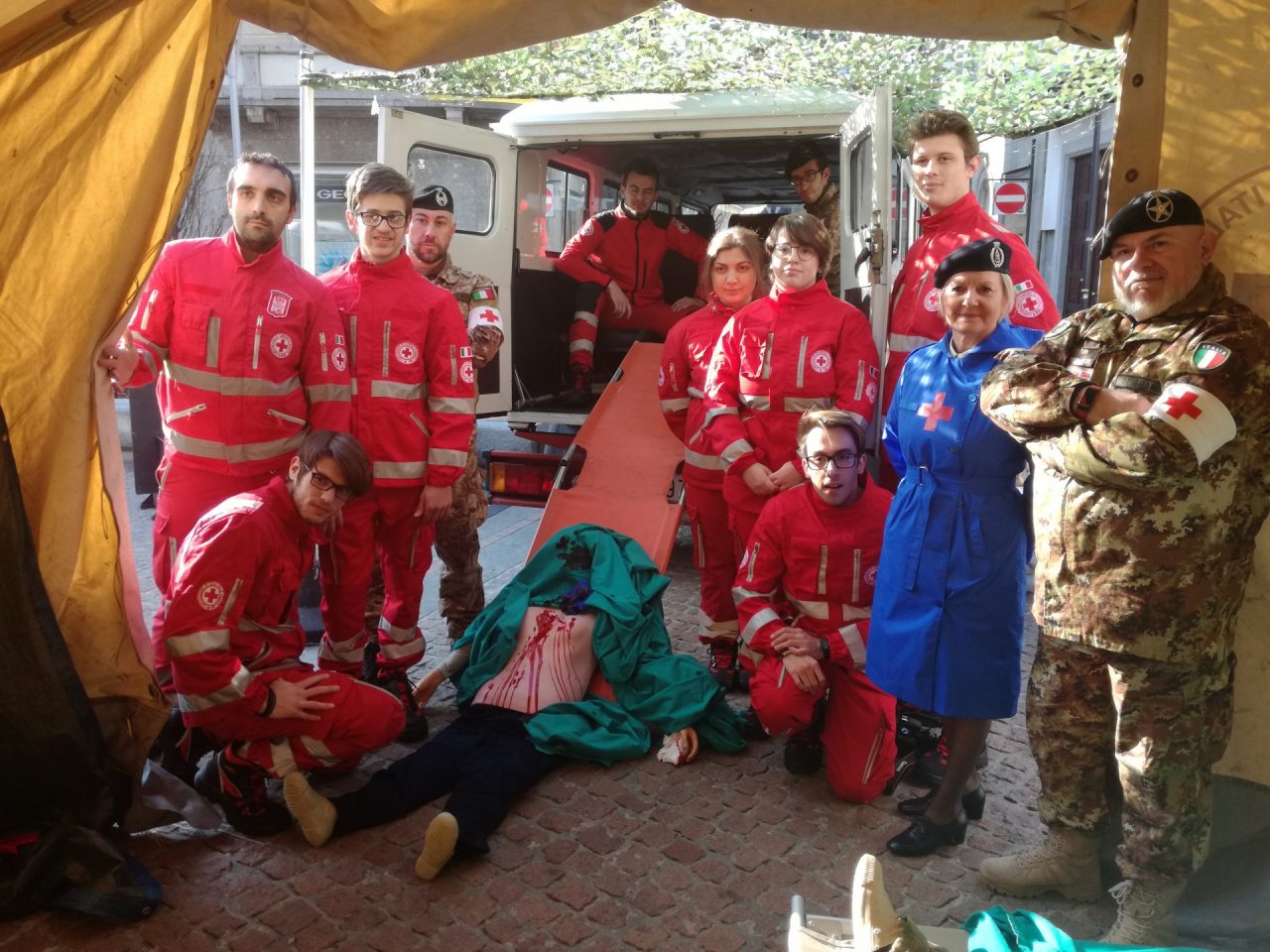 Due morti in piazza ma è una simulazione della Croce Rossa VIDEO