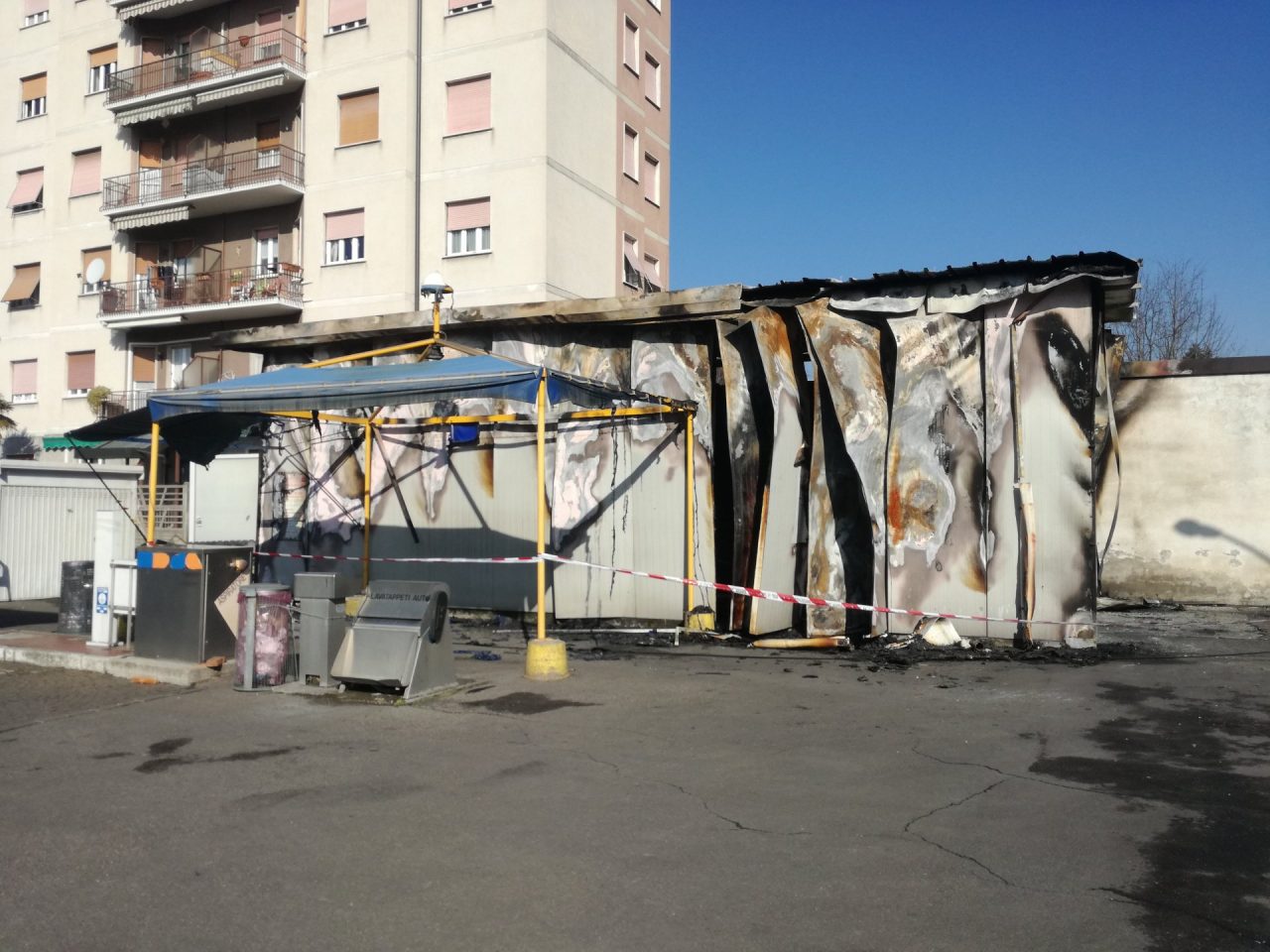 Ignote le cause dell’incendio all’autolavaggio di Seregno VIDEO