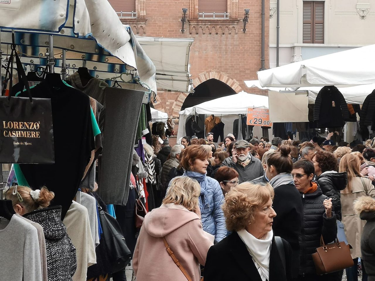“Gli Ambulanti di Forte dei Marmi®” a Cologno Monzese