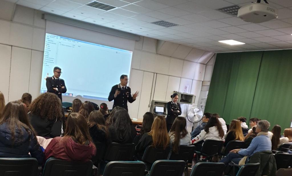 Bullismo e droga, la lezione dei carabinieri al Vanoni di Vimercate
