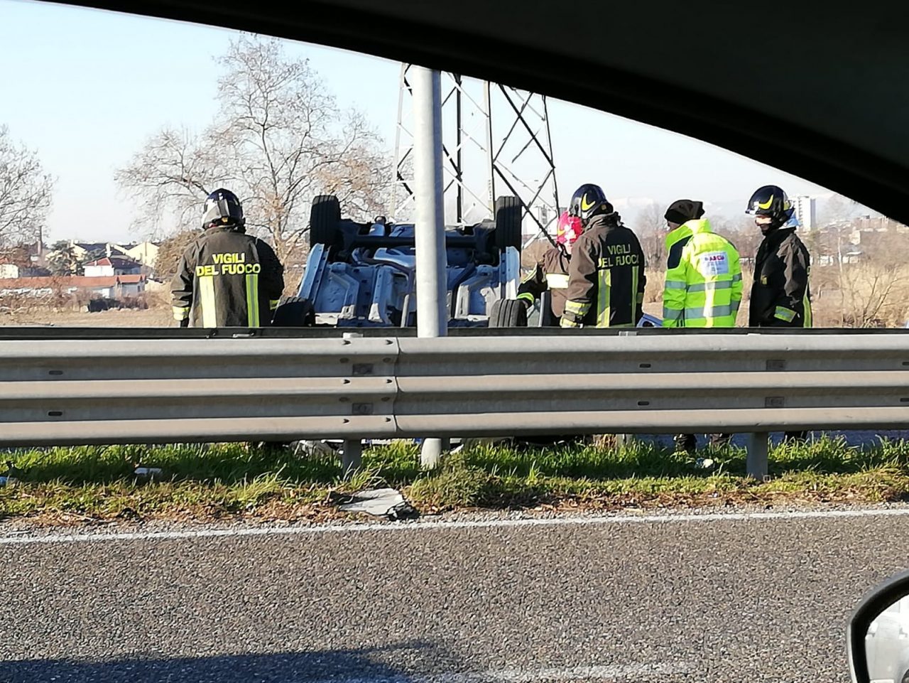 Ribaltamento a Monza: lunghe code in viale Fermi FOTO