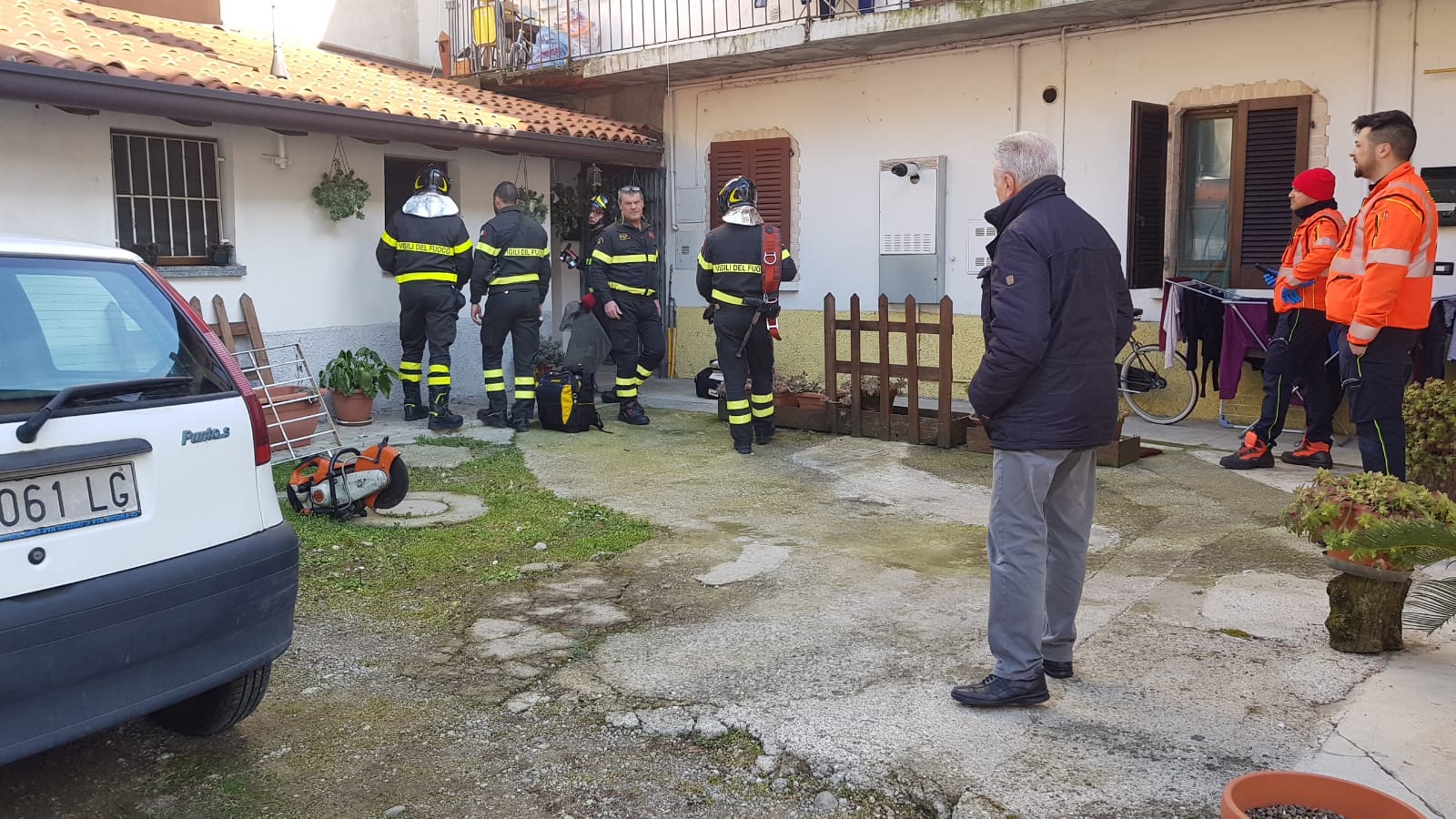 Arcore via Abate d'Adda cadavere uomo di 69 anni morto da molti giorni trovato in casa