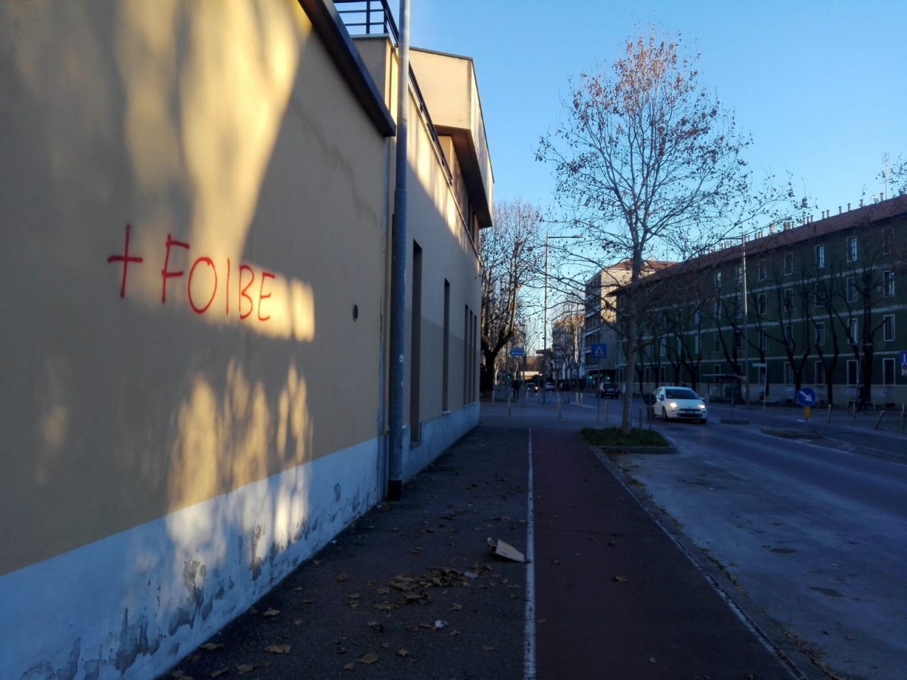 L’odio sui muri di Monza | Scritte che inneggiano alle Foibe FOTO