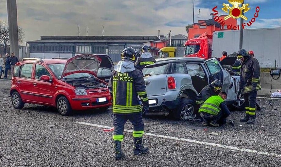 Incidente tra più auto sulla Statale 36 FOTO