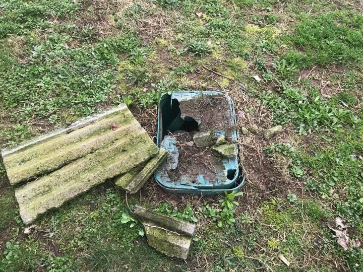 Illuminazione ko, sosta selvaggia, giardini come aree cani: residenti chiedono risposte
