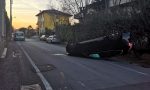 Auto si ribalta a Cesano, paura in via Borromeo