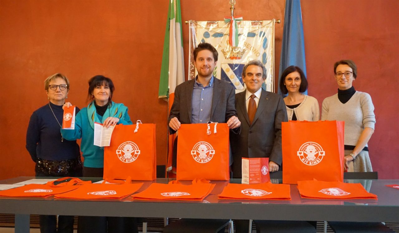 Un kit di benvenuto per i neonati di Seregno