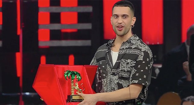Mahmood canta le periferie sud milanesi e fa “litigare” Salvini ed Isoardi