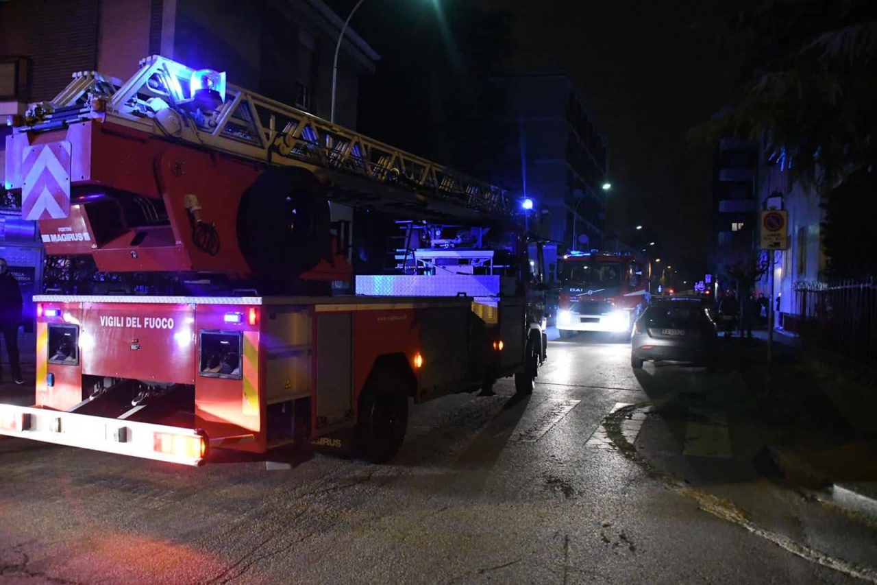 Incendio in appartamento: intervengono i Vigili del fuoco FOTO