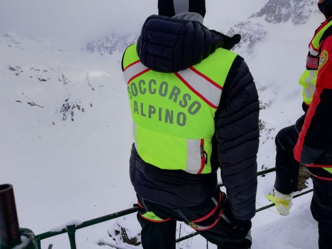 Due morti sulla neve in Valtellina: 43enne senza scampo dopo una caduta, 24enne travolto da una valanga