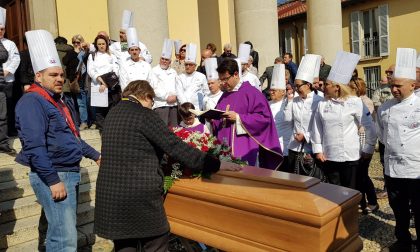 Oltre 30 chef in giacca bianca per l'ultimo saluto a Nesi FOTO