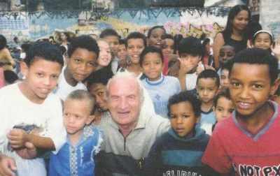 Addio al padre missionario Mario Pozzoli