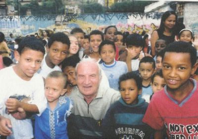 Addio al padre missionario Mario Pozzoli