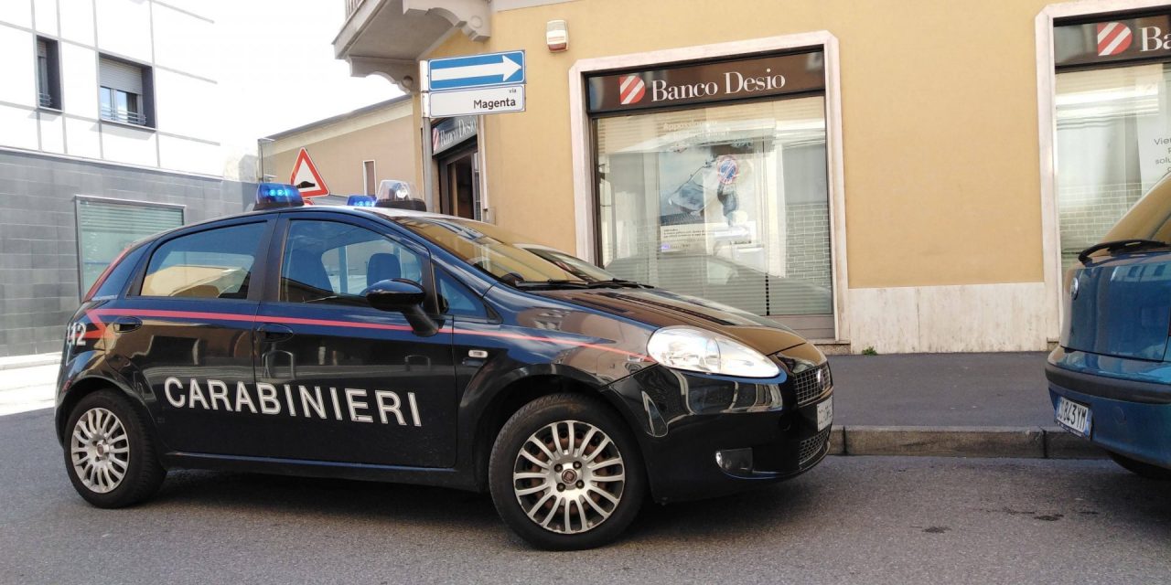 Rapina in banca: uomo irrompe armato di taglierino