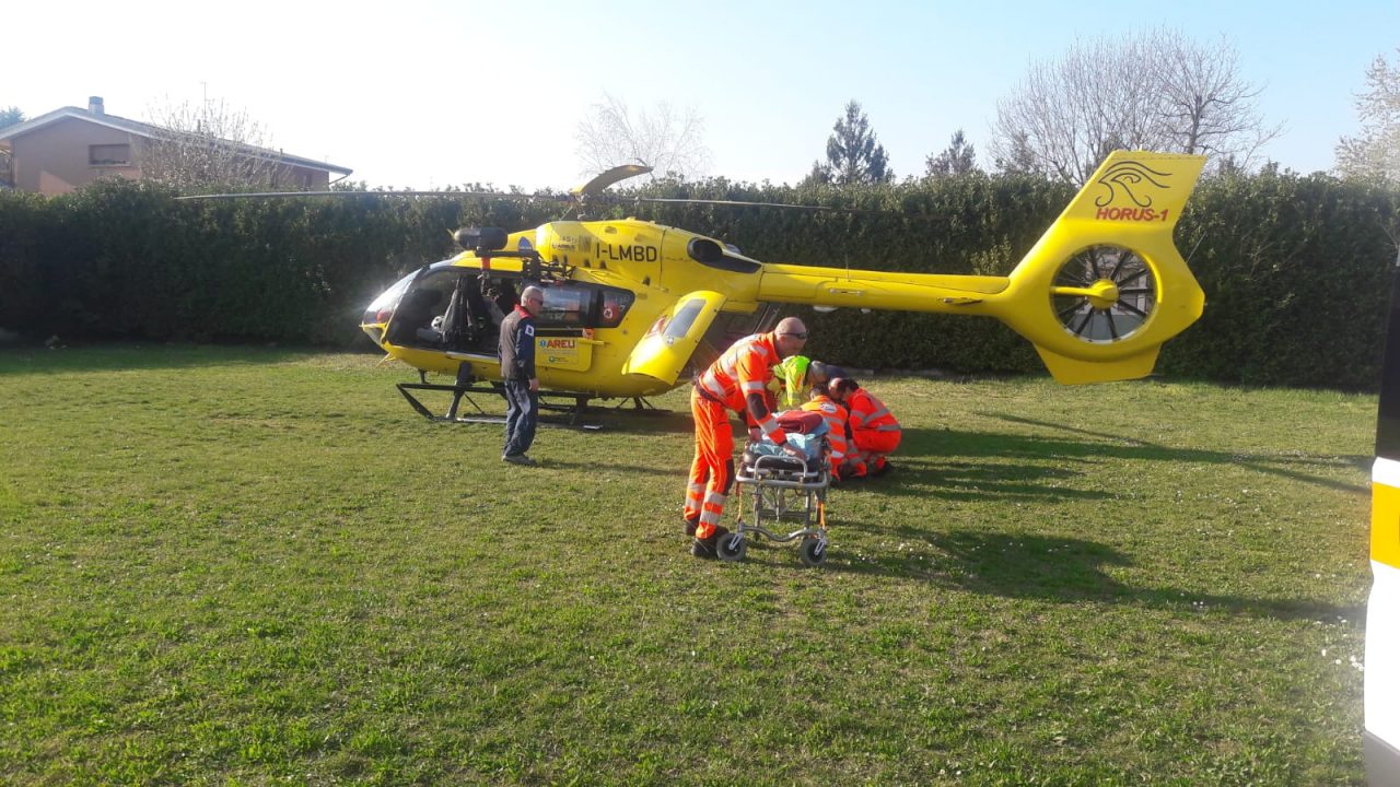Cade da un’impalcatura, paura per un 65enne