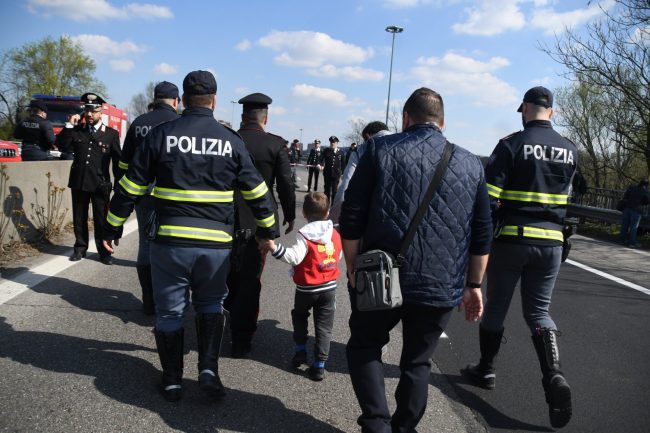 Terrore sul bus dei bambini: voleva fare una strage FOTO