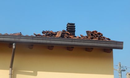 Brucia il tetto, paura a Seveso: sul posto vigili del fuoco e carabinieri