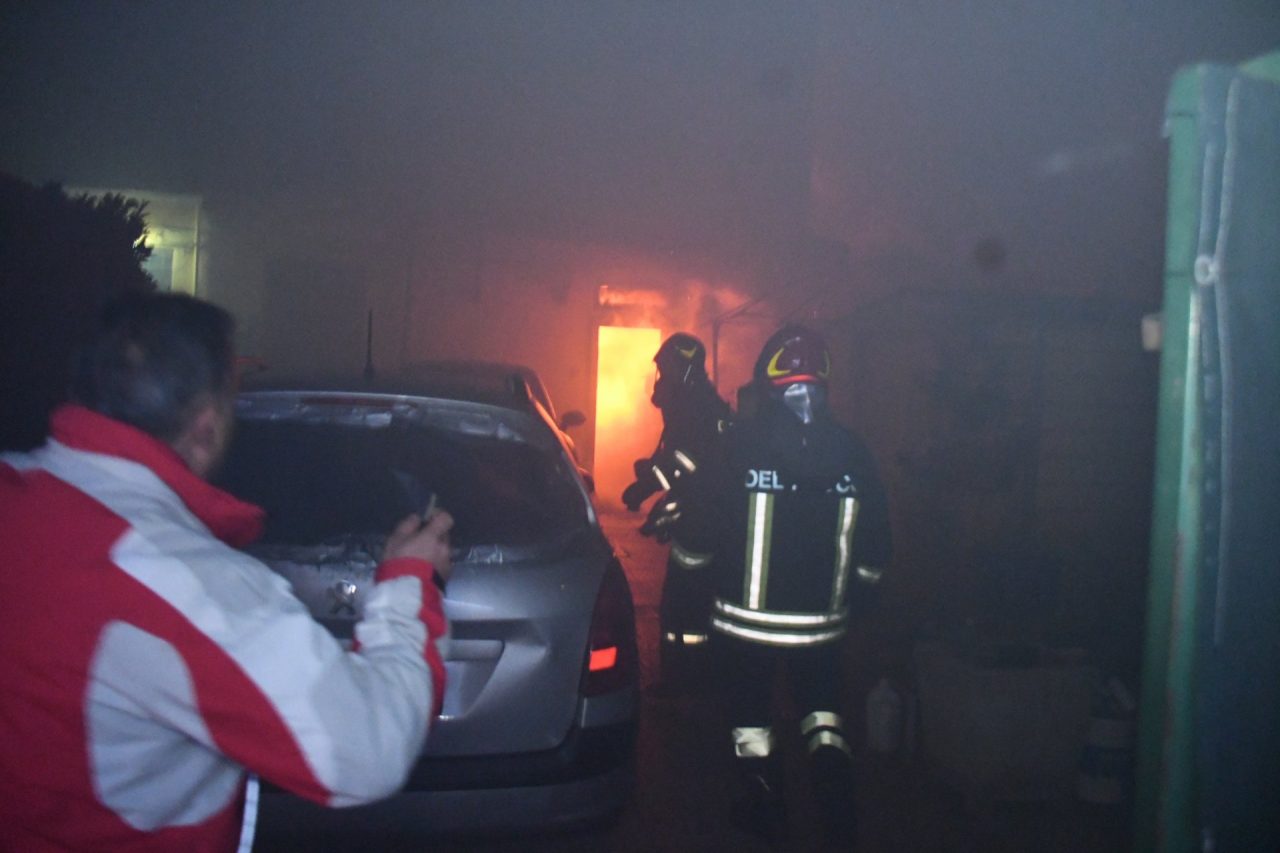 Incendio in casa a Monza: 10 intossicati tra cui una donna incinta e un Vigile del fuoco FOTO E VIDEO